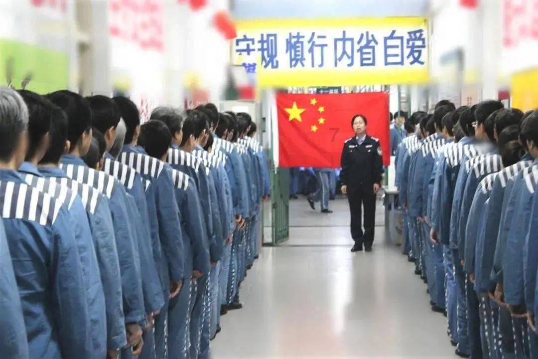 夜间联动执法 持续打击大货车违法运输